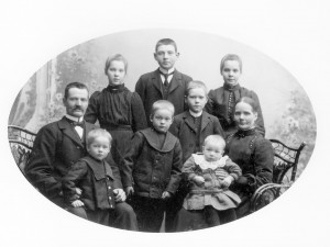 Elving Gustafsson med familj ca 1905